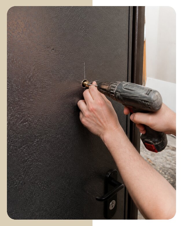 Профессиональная установка дверного глазка в Перми
